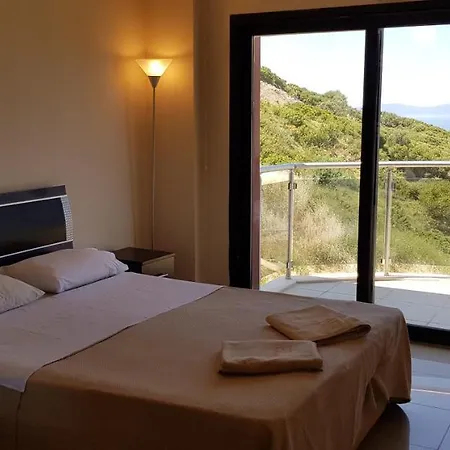 Whispering Sands Self Catering * كوشاداسيه